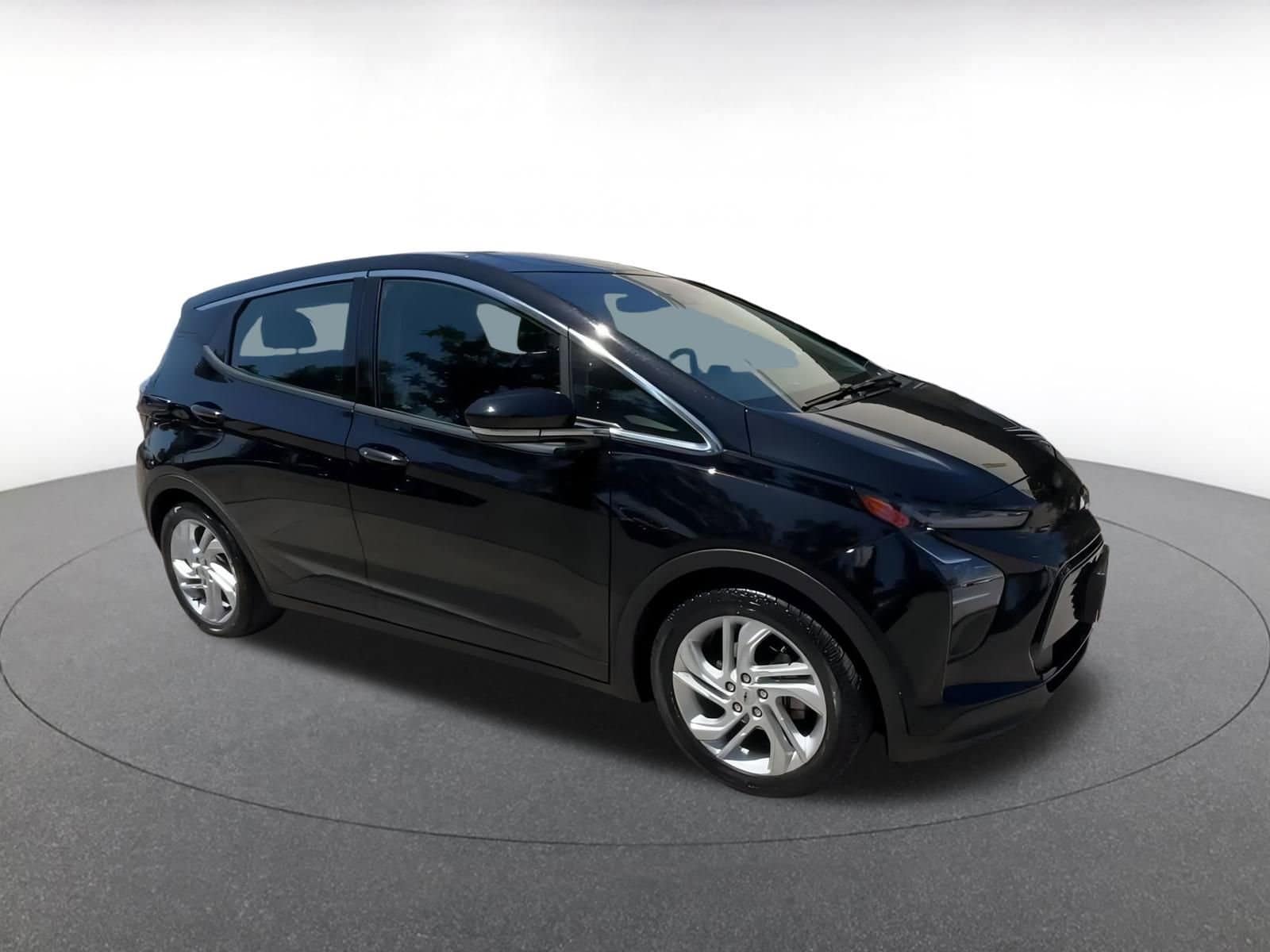 Thumbnail: 2023 Chevrolet Bolt EV - 2