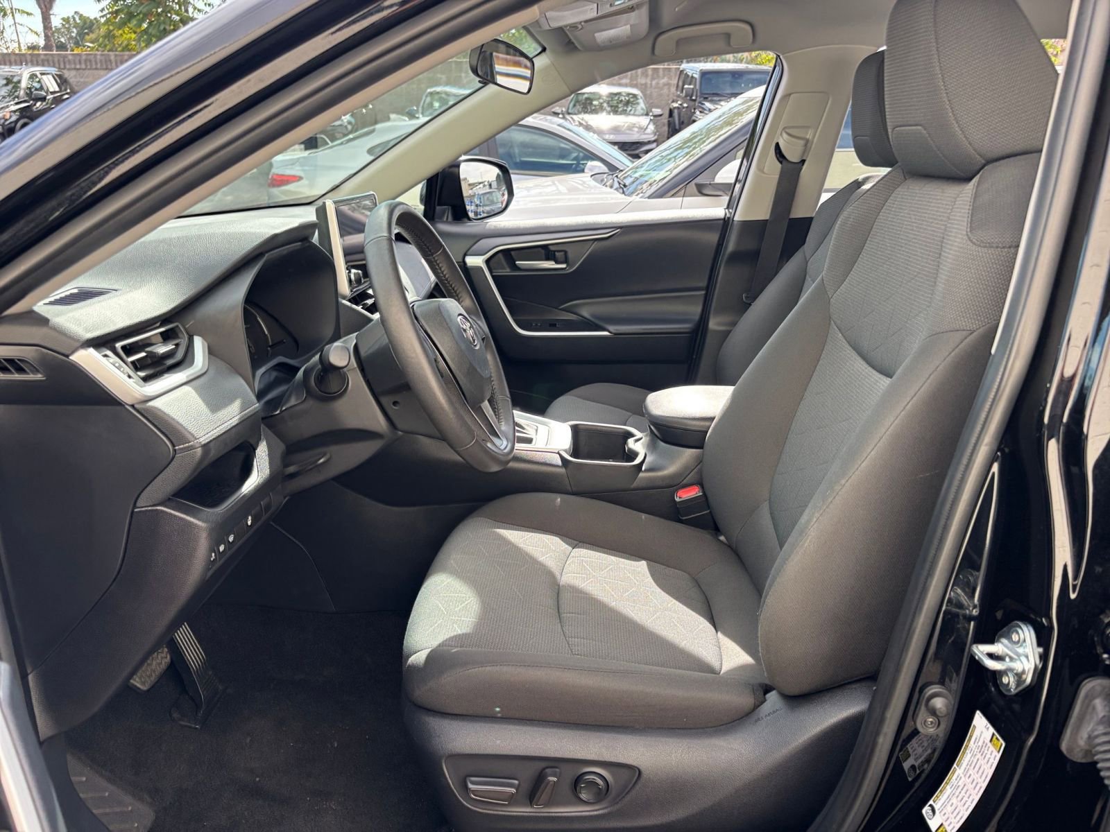 Thumbnail: 2025 Toyota RAV4 - 27