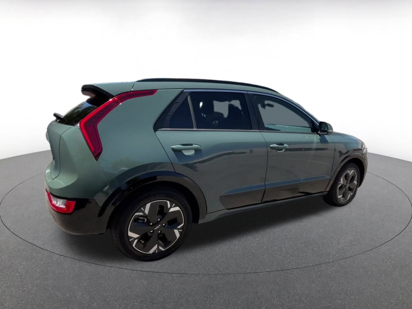Thumbnail: 2023 Kia Niro - 15