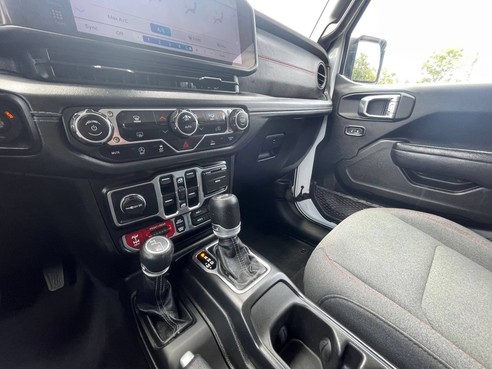Thumbnail: 2025 Jeep Wrangler - 33