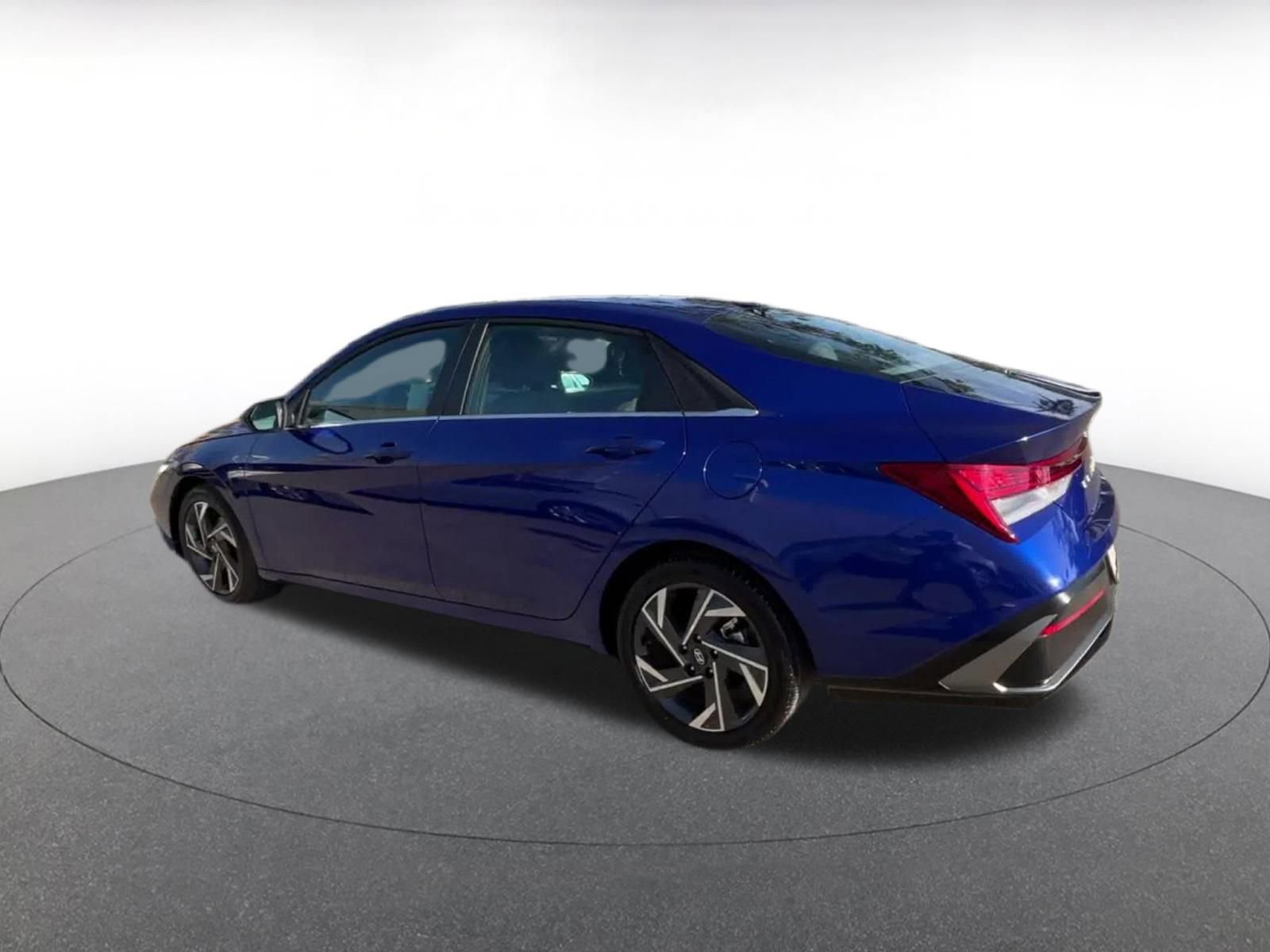 Thumbnail: 2025 Hyundai Elantra - 10