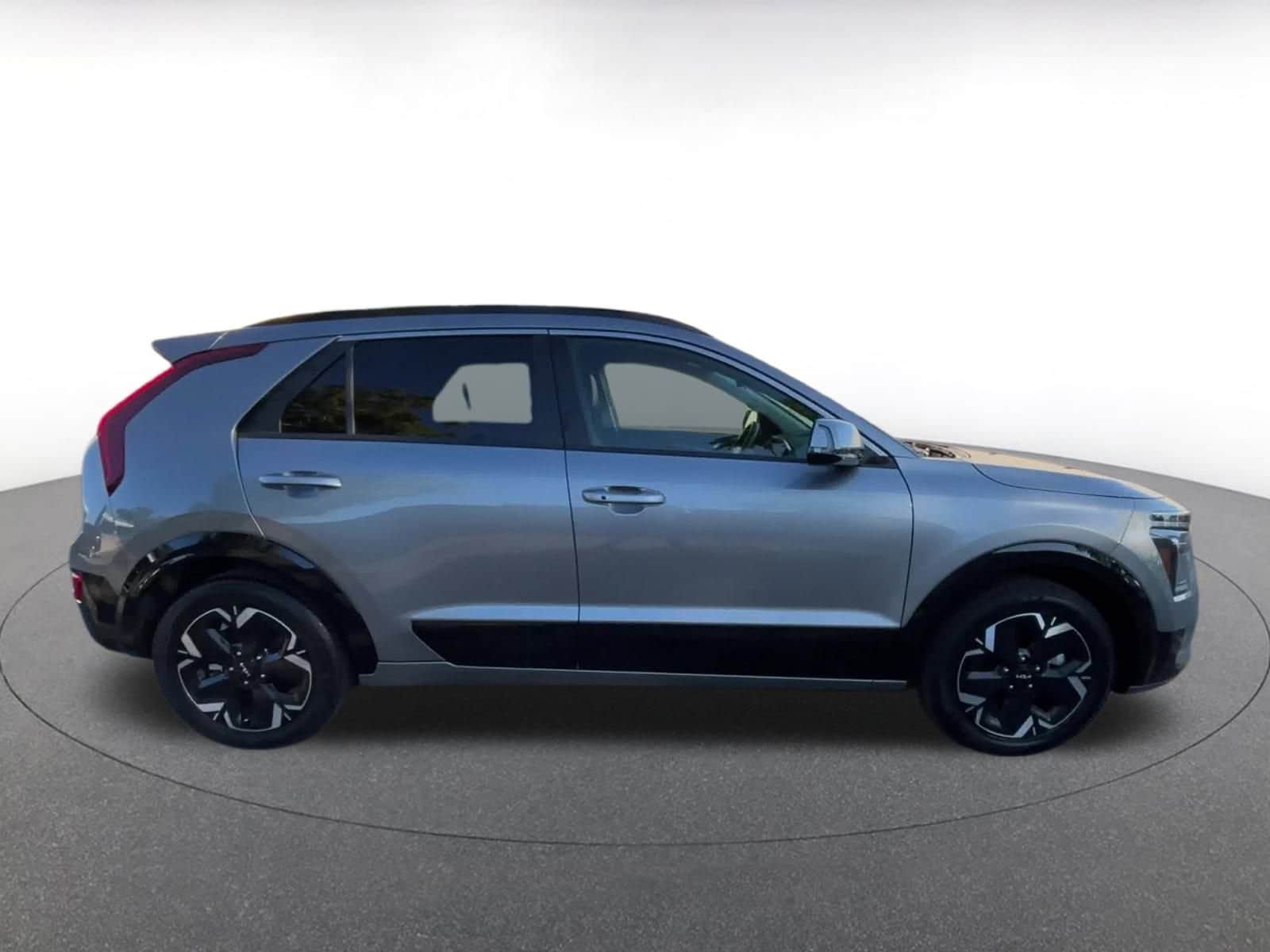 Thumbnail: 2023 Kia Niro - 16