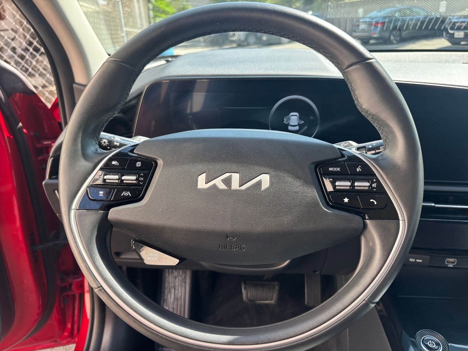 Thumbnail: 2023 Kia Niro - 32