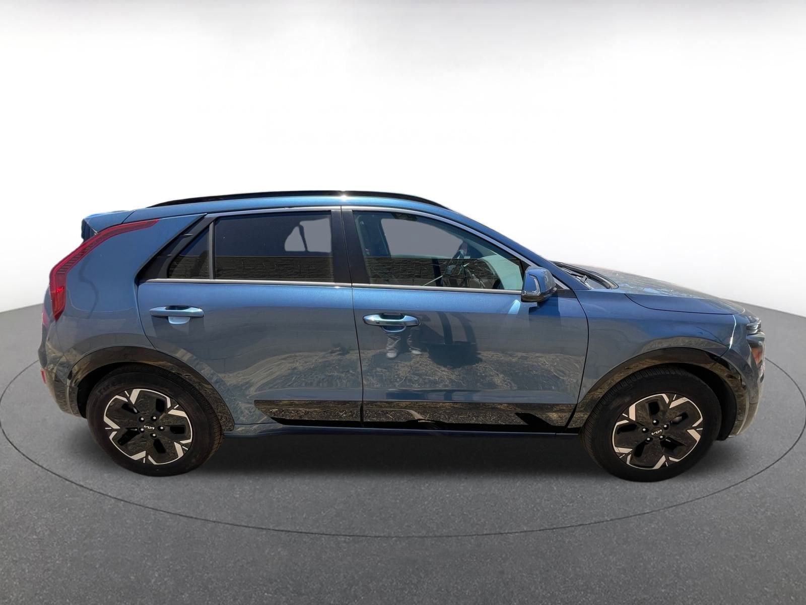 Thumbnail: 2023 Kia Niro - 8