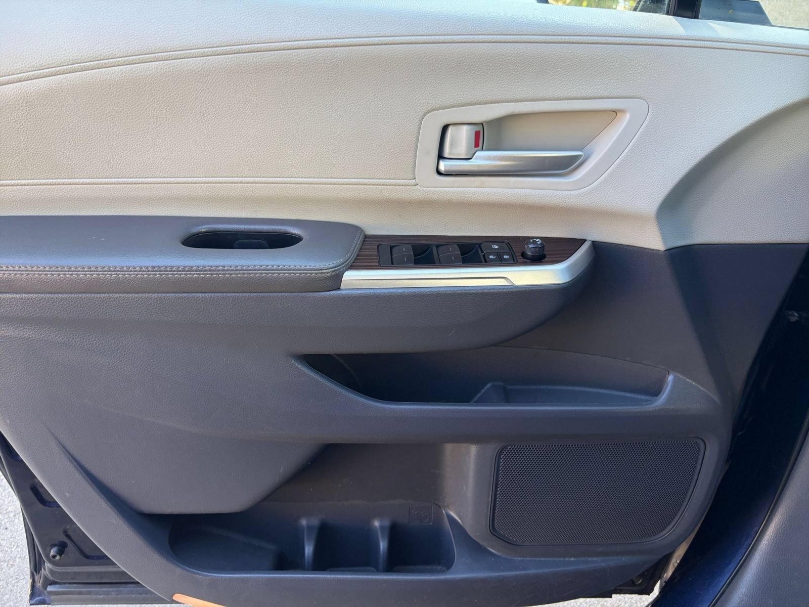Thumbnail: 2024 Toyota Sienna - 18
