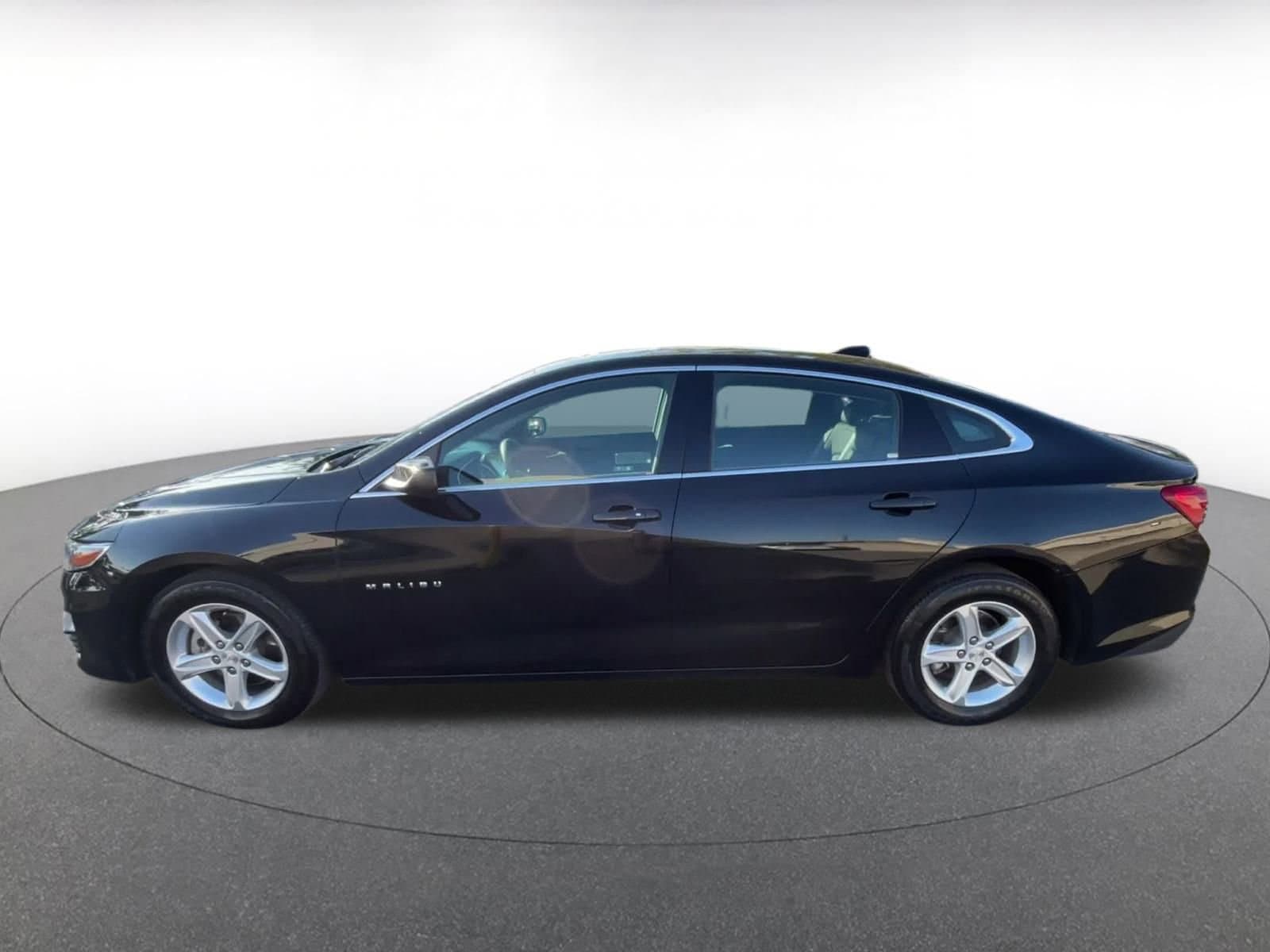 Thumbnail: 2024 Chevrolet Malibu - 9