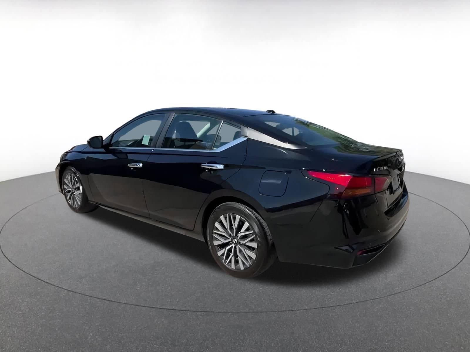 Thumbnail: 2024 Nissan Altima - 10