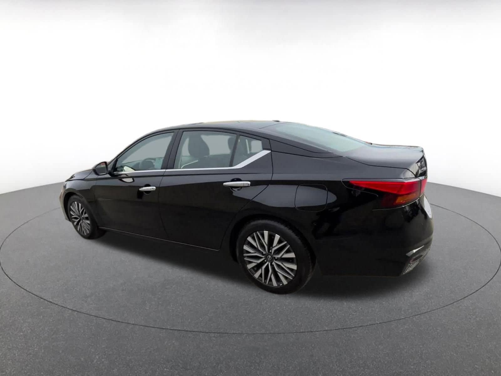 Thumbnail: 2025 Nissan Altima - 10