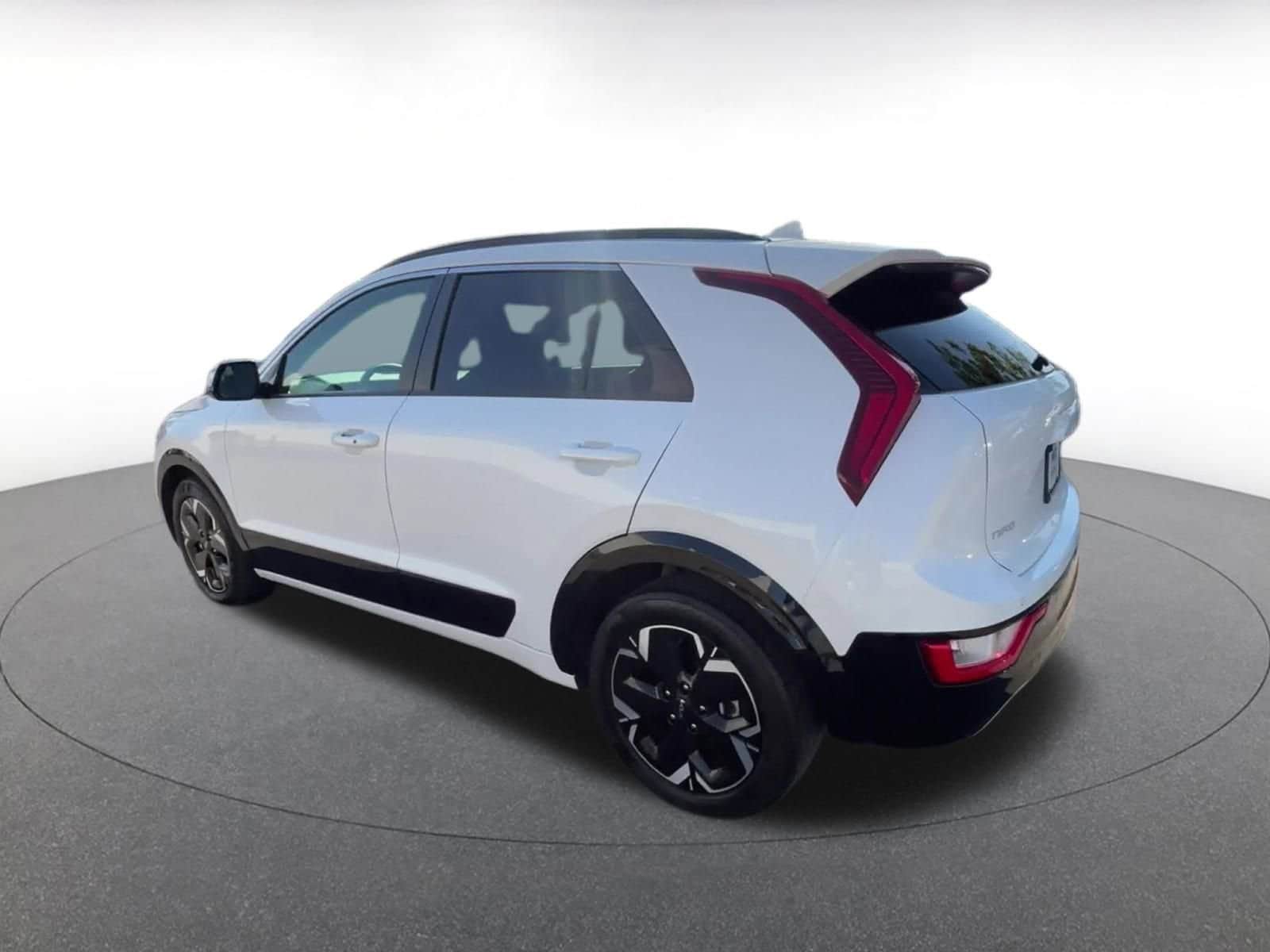 Thumbnail: 2023 Kia Niro - 10