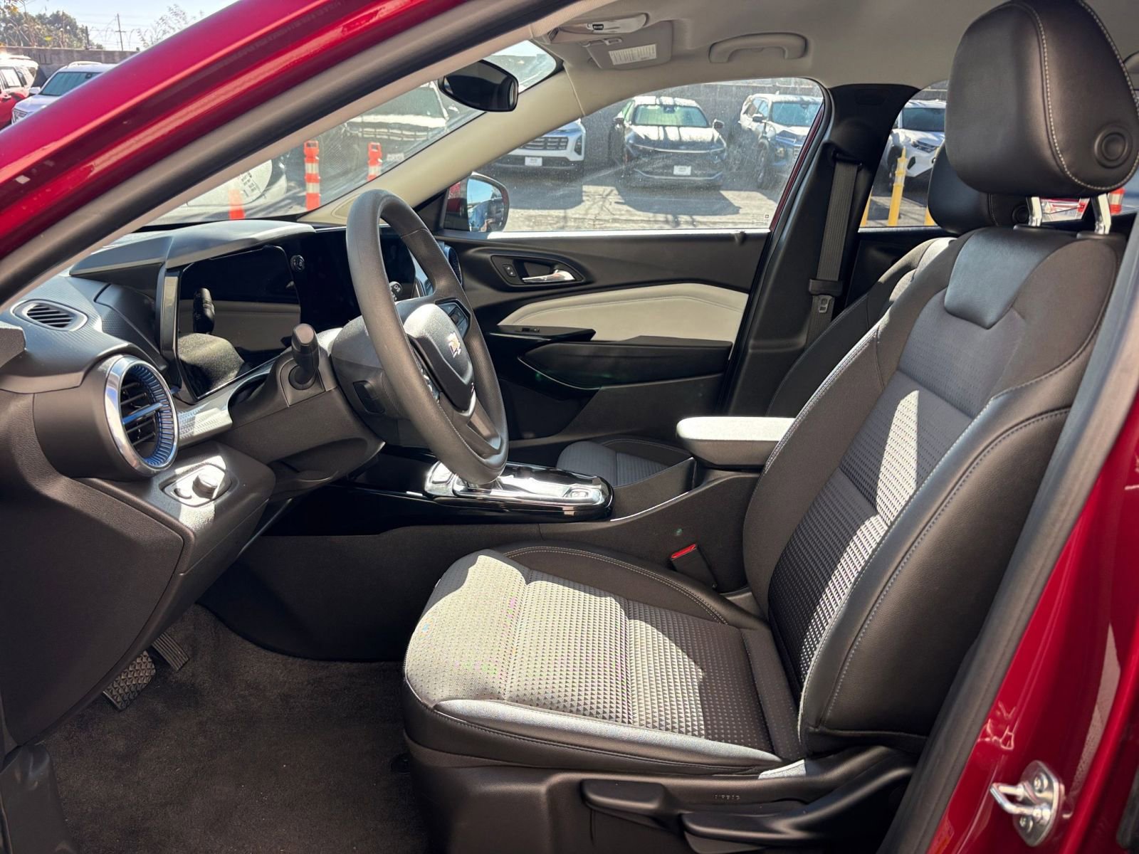 Thumbnail: 2025 Chevrolet Trax - 27