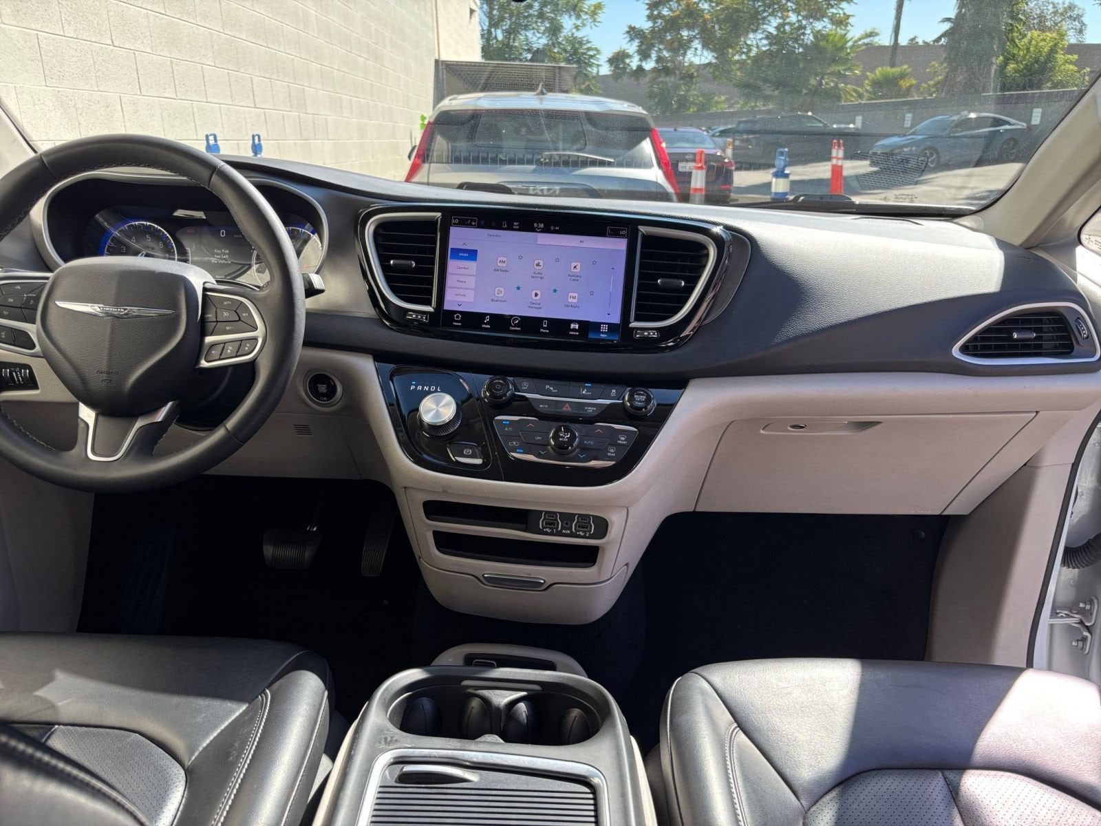 Thumbnail: 2023 Chrysler Pacifica - 31