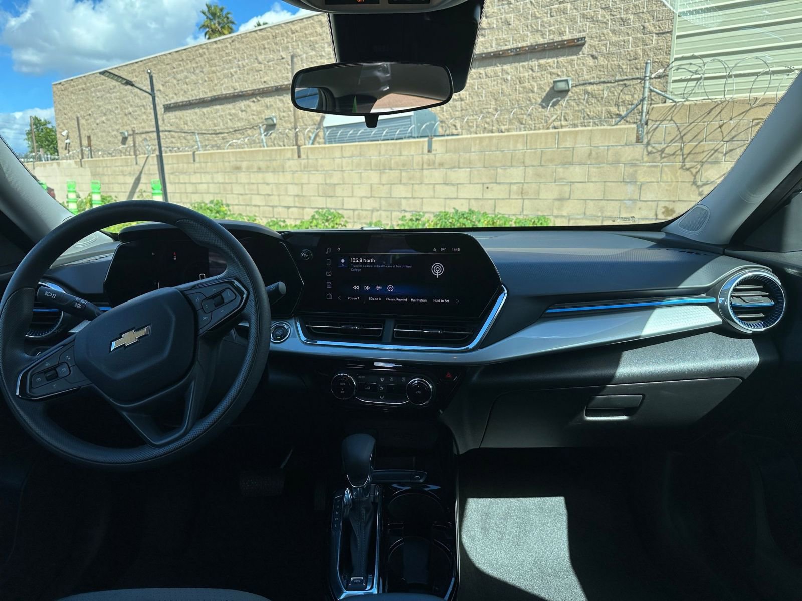 Thumbnail: 2025 Chevrolet Trax - 32