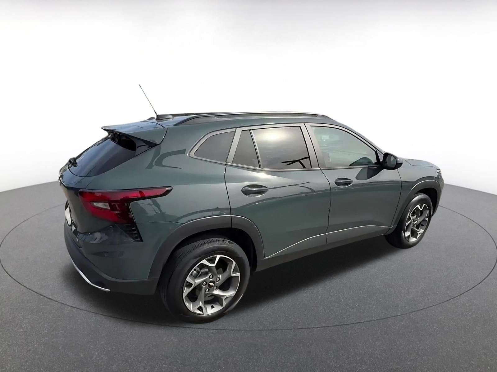 Thumbnail: 2025 Chevrolet Trax - 14