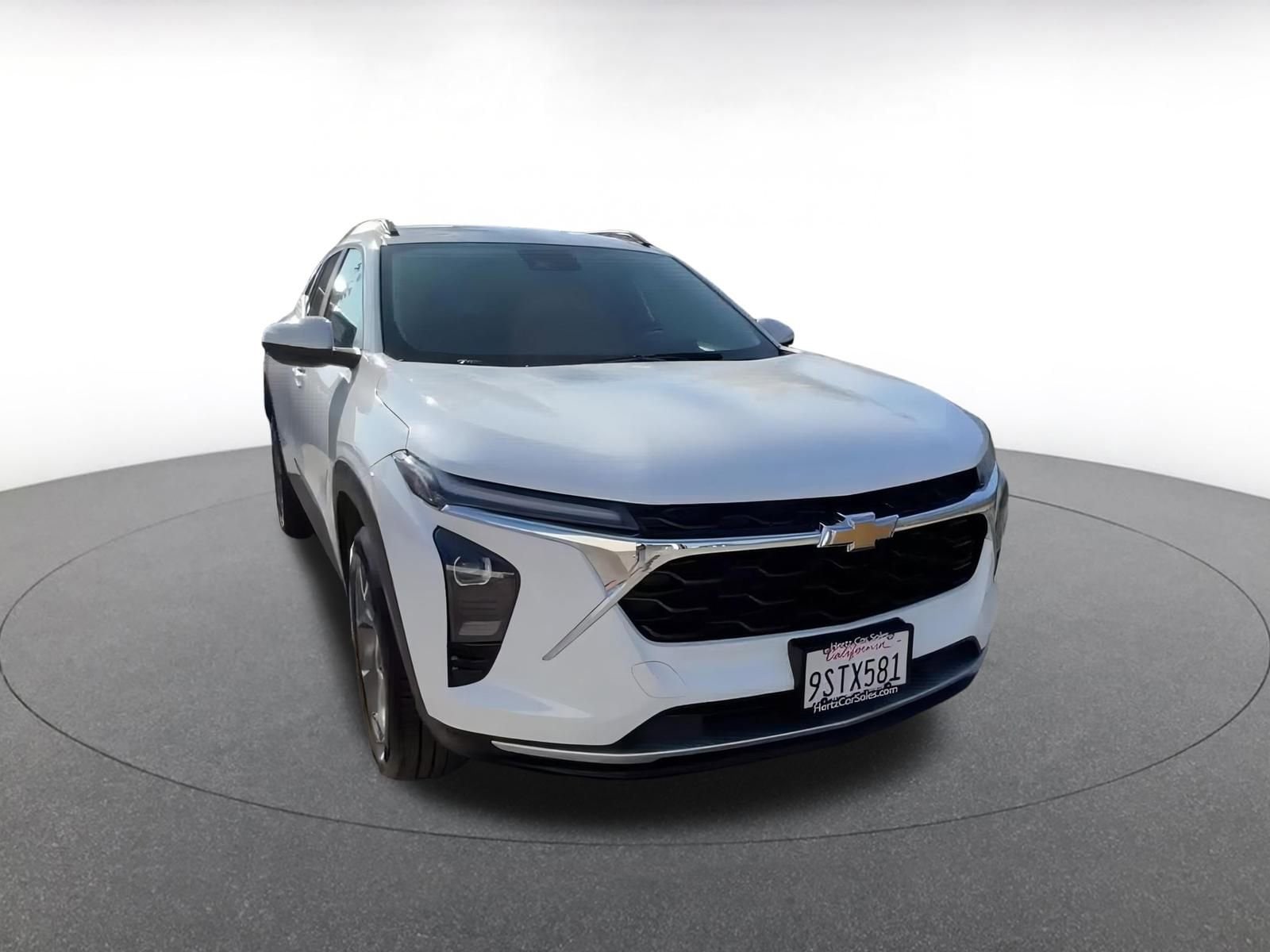 Thumbnail: 2025 Chevrolet Trax - 3