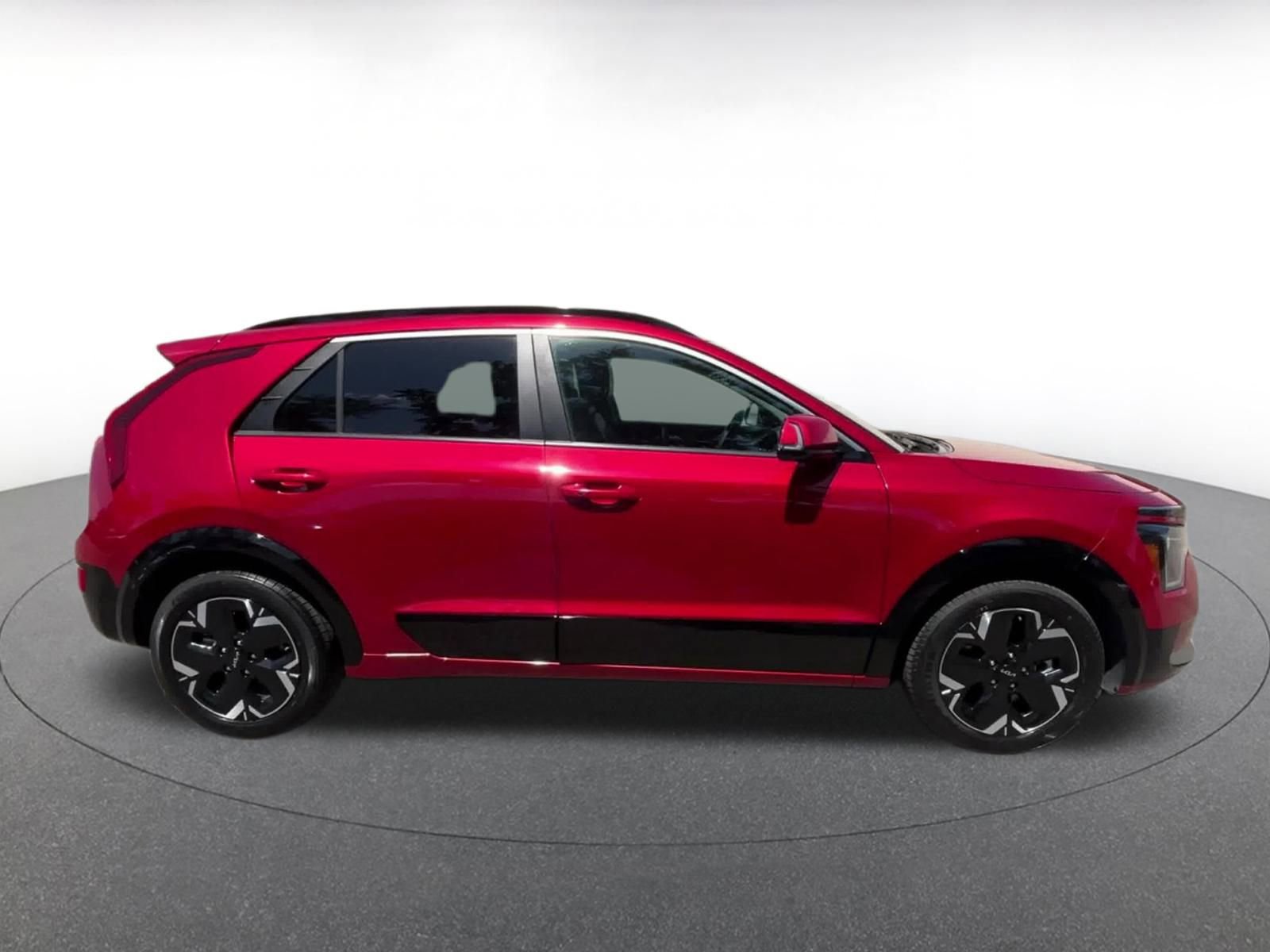 Thumbnail: 2023 Kia Niro - 16