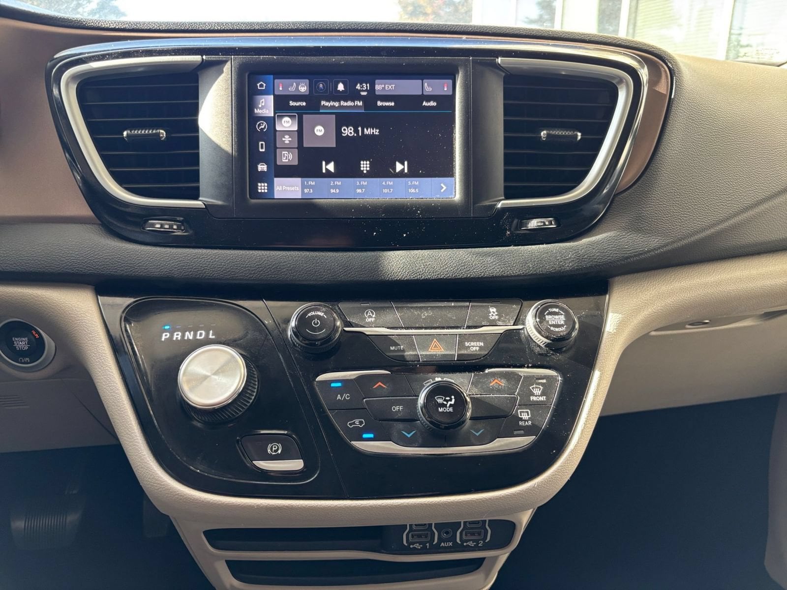 Thumbnail: 2023 Chrysler Voyager - 19