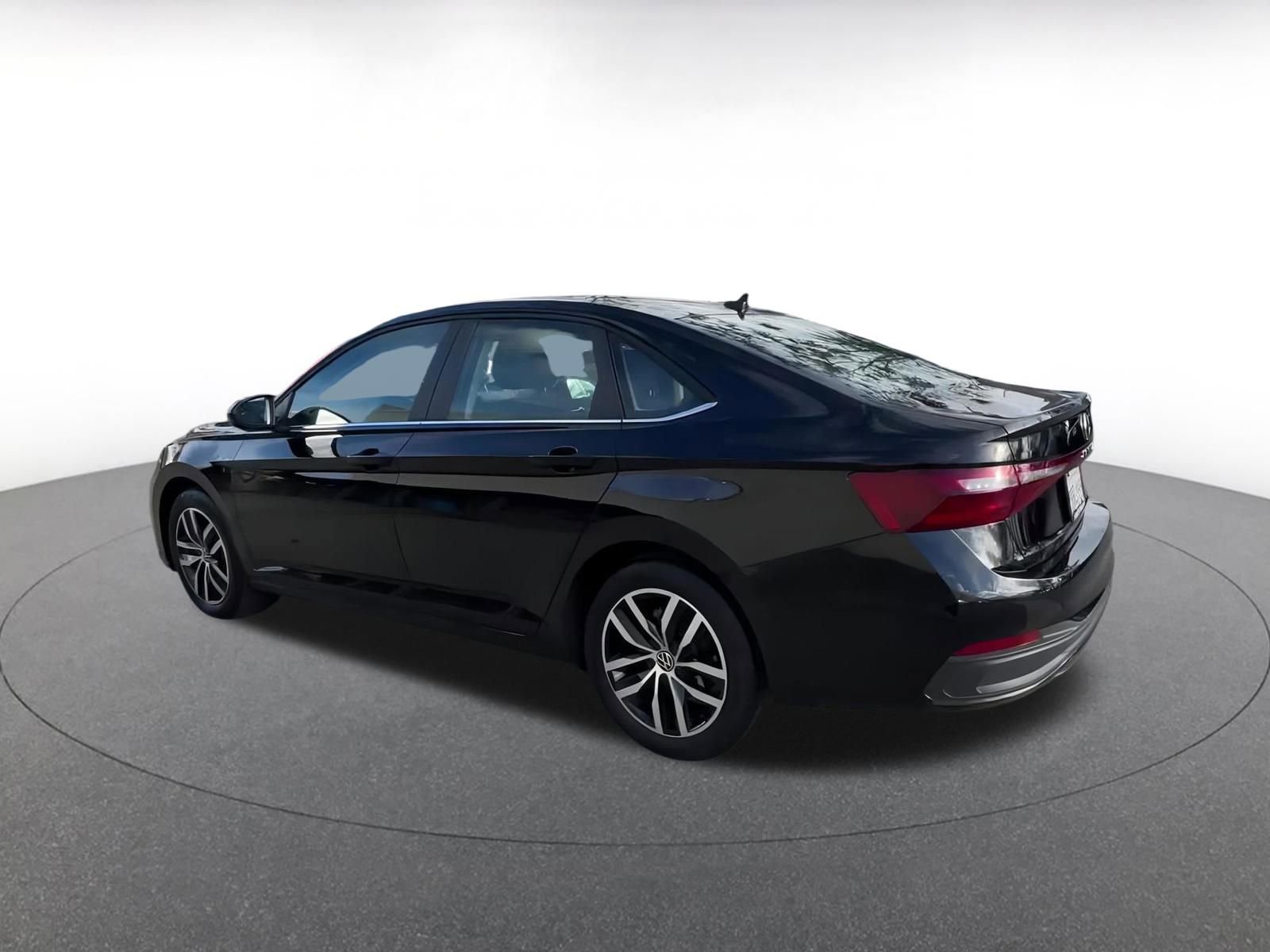 Thumbnail: 2025 Volkswagen Jetta - 10