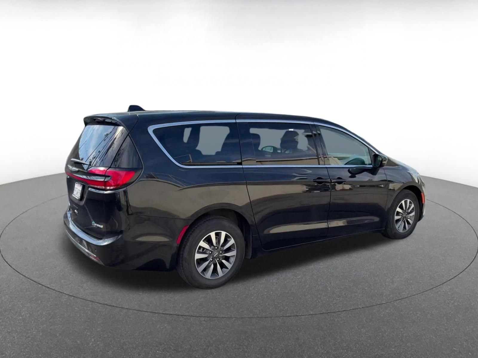 Thumbnail: 2023 Chrysler Pacifica - 15