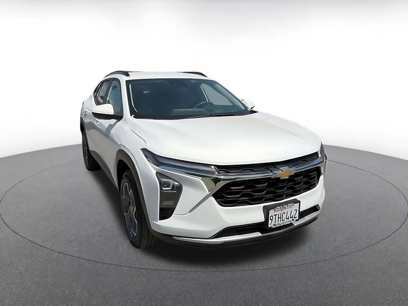 Thumbnail: 2025 Chevrolet Trax - 3