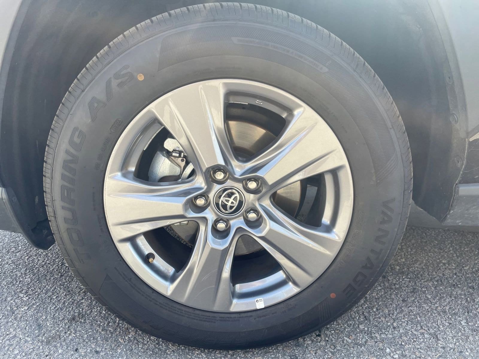 Thumbnail: 2025 Toyota RAV4 - 32