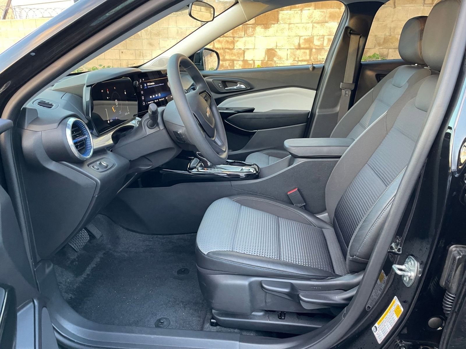 Thumbnail: 2025 Chevrolet Trax - 28