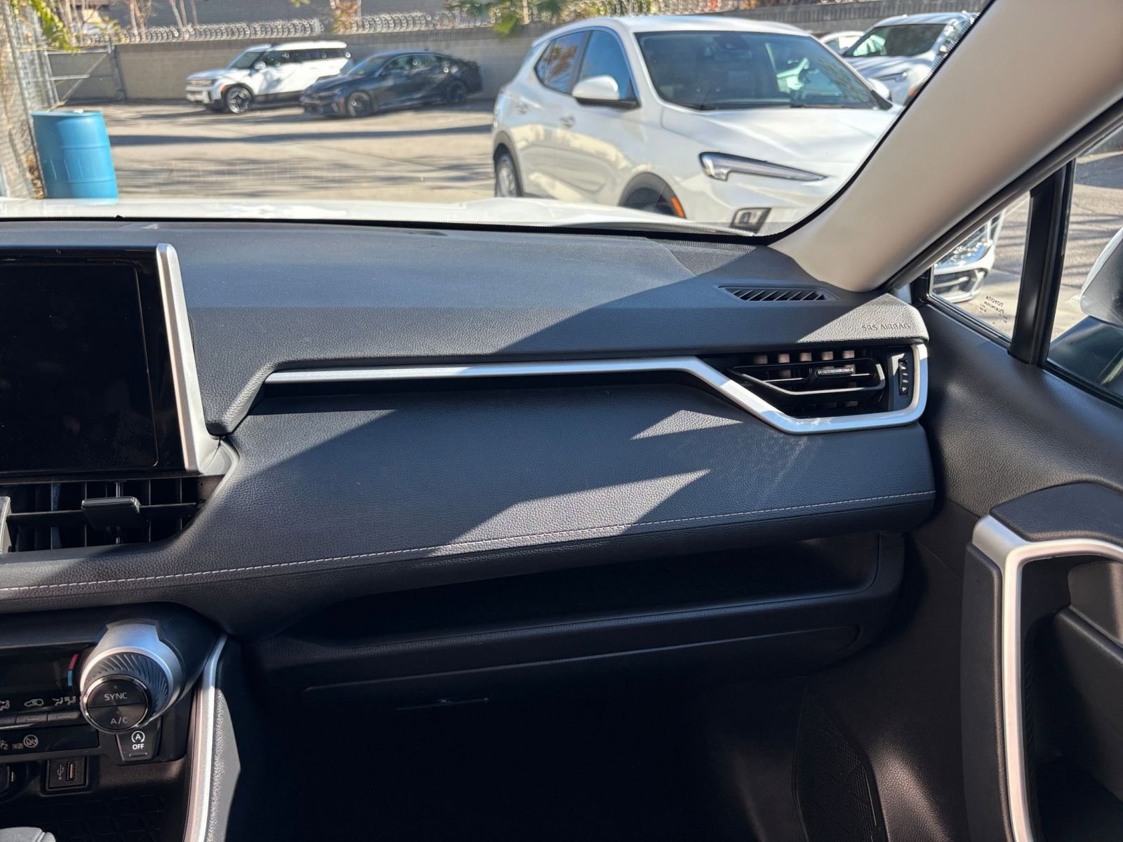 Thumbnail: 2025 Toyota RAV4 - 35