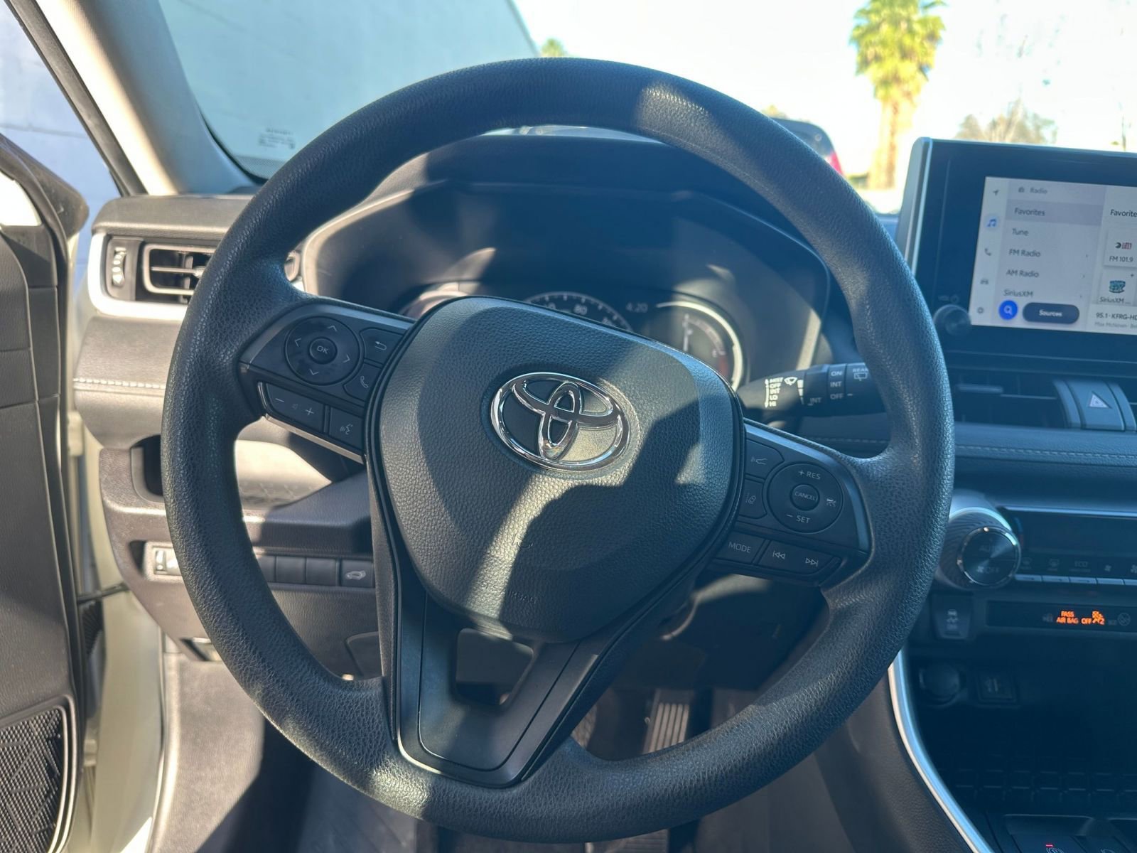 Thumbnail: 2025 Toyota RAV4 - 29