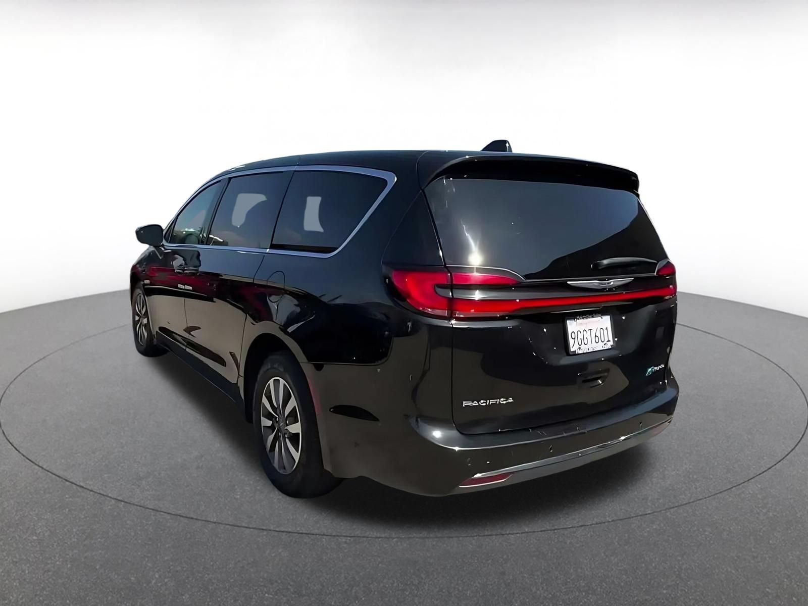 Thumbnail: 2023 Chrysler Pacifica - 10