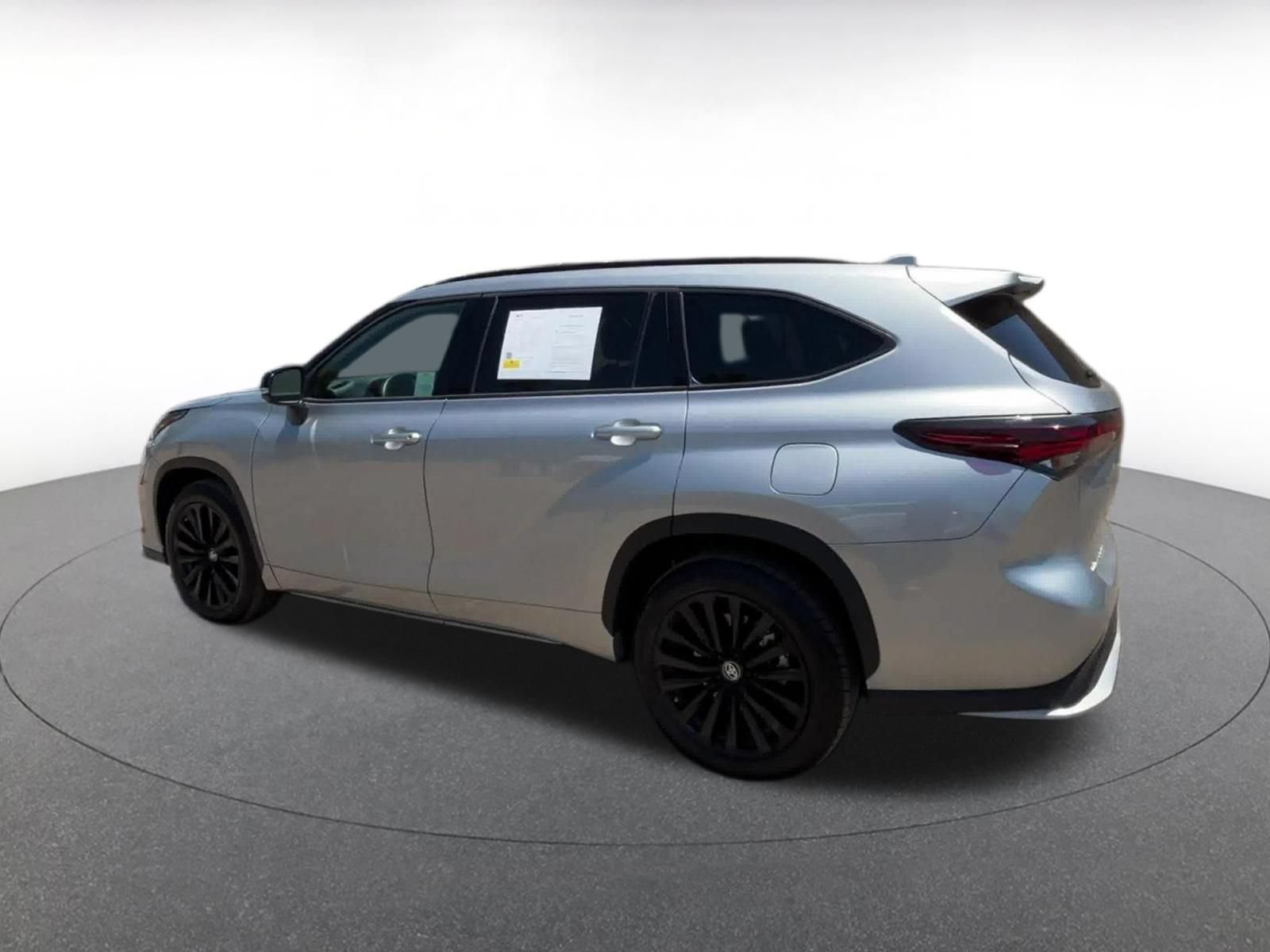 Thumbnail: 2025 Toyota Highlander - 10