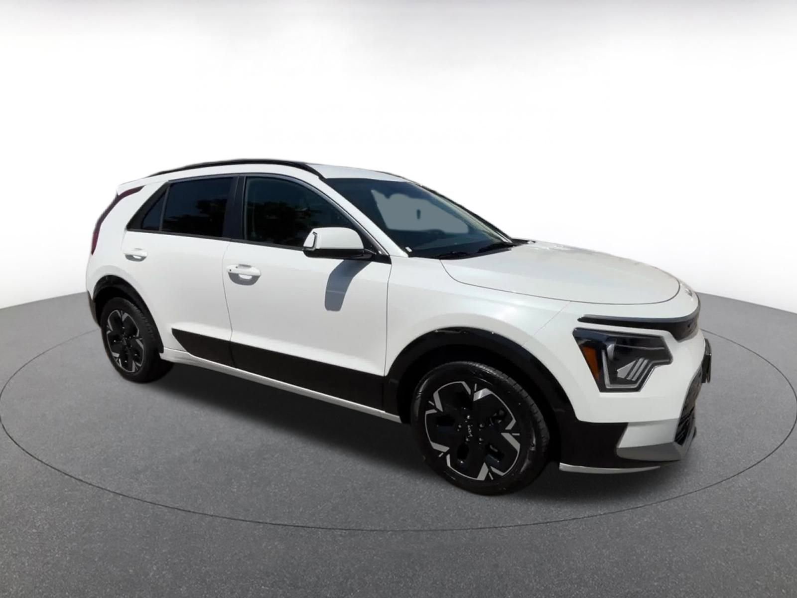 Thumbnail: 2023 Kia Niro - 2