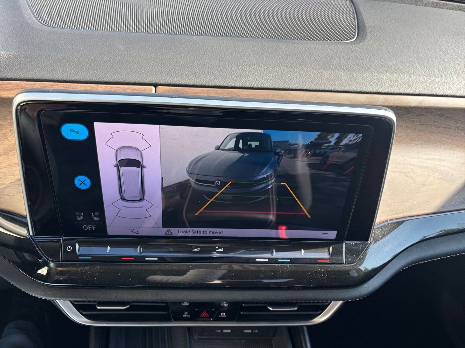 Thumbnail: 2025 Volkswagen Atlas - 17