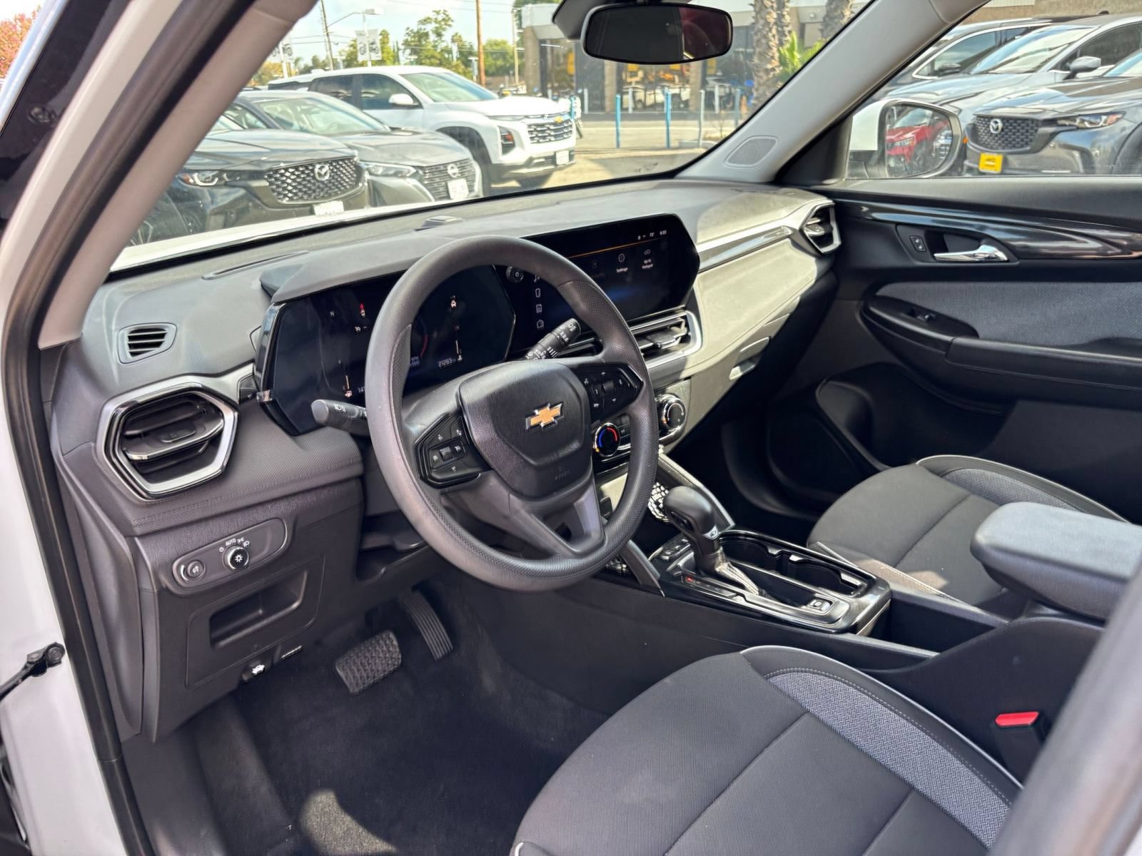 Thumbnail: 2025 Chevrolet TrailBlazer - 32