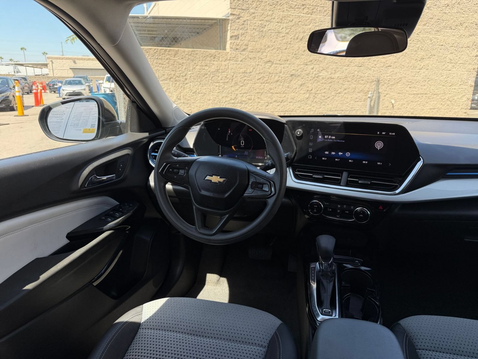 Thumbnail: 2025 Chevrolet Trax - 32