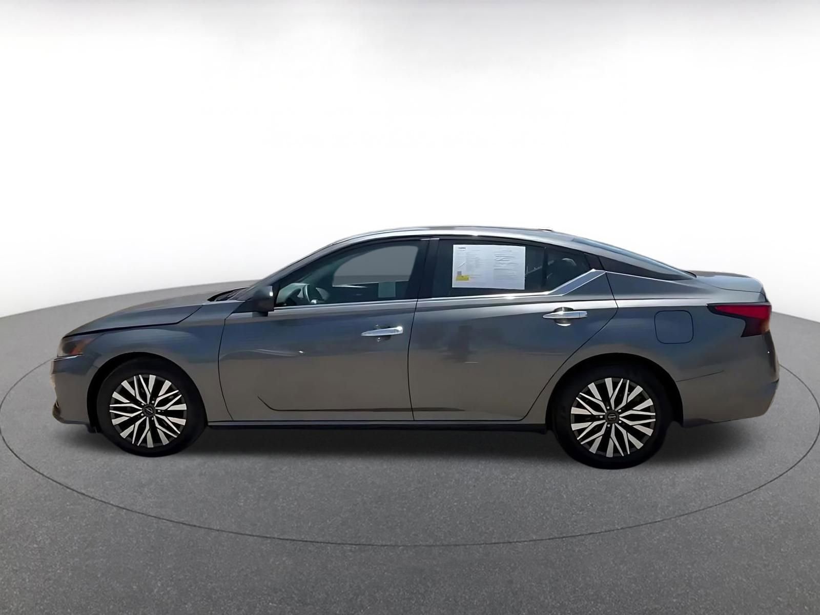 Thumbnail: 2025 Nissan Altima - 9
