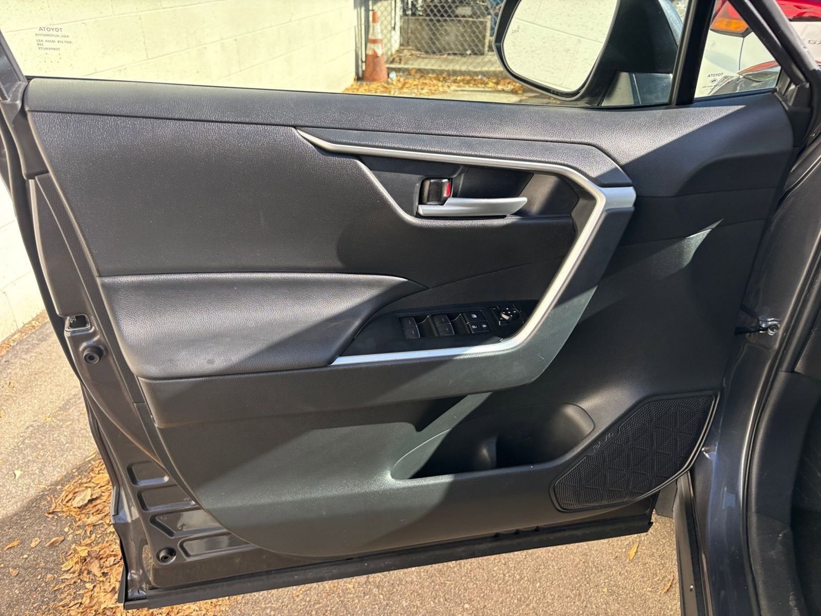 Thumbnail: 2025 Toyota RAV4 - 20