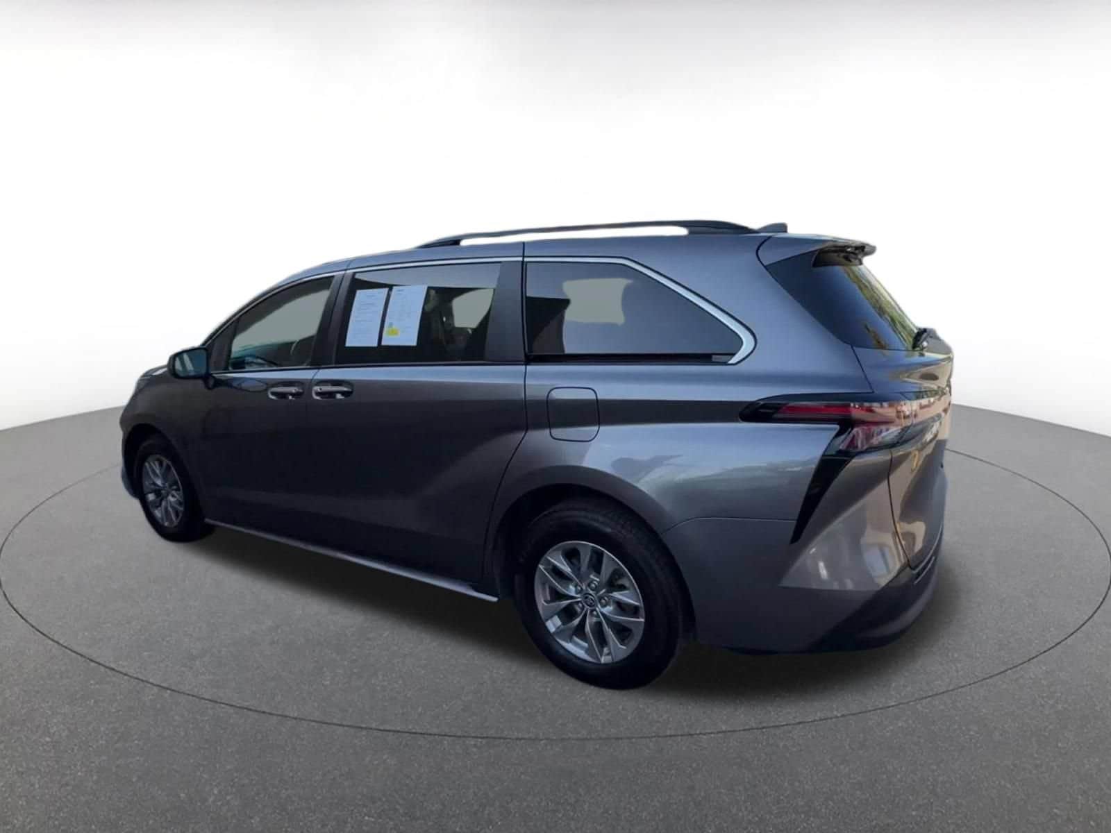 Thumbnail: 2024 Toyota Sienna - 9