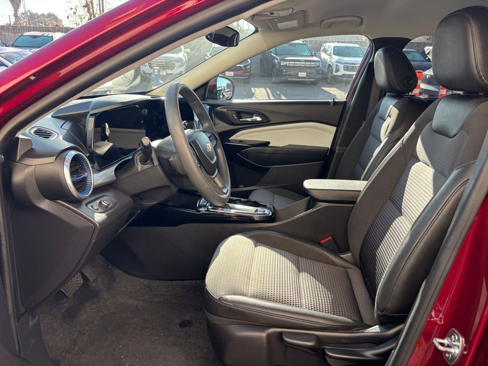 Thumbnail: 2025 Chevrolet Trax - 27