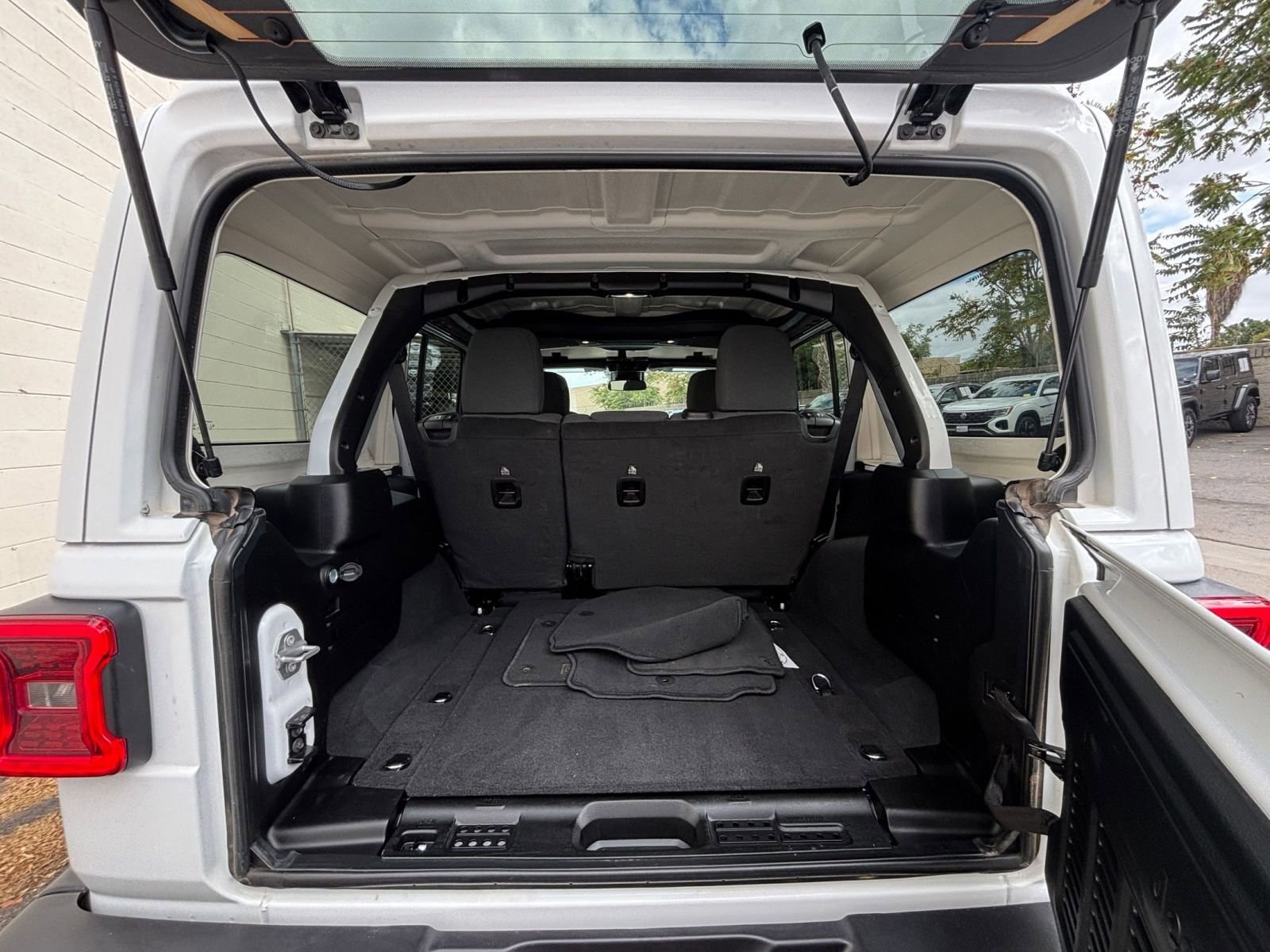 Thumbnail: 2025 Jeep Wrangler - 31