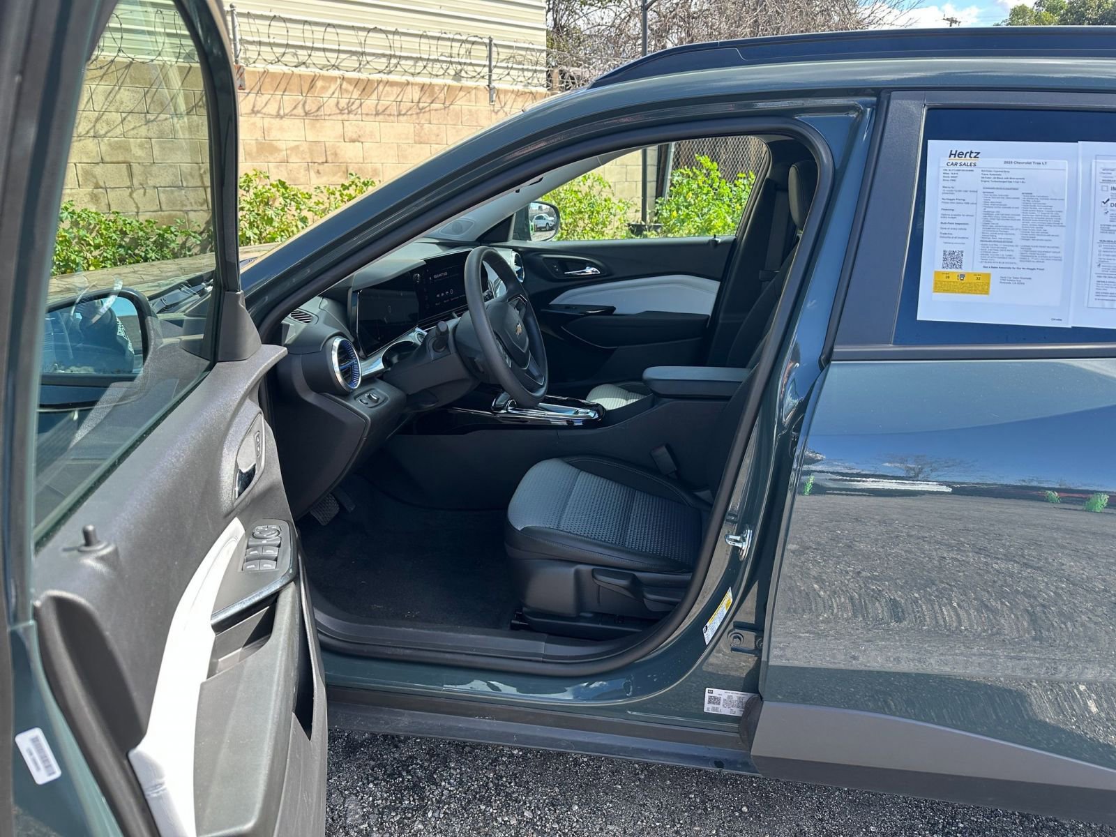 Thumbnail: 2025 Chevrolet Trax - 25