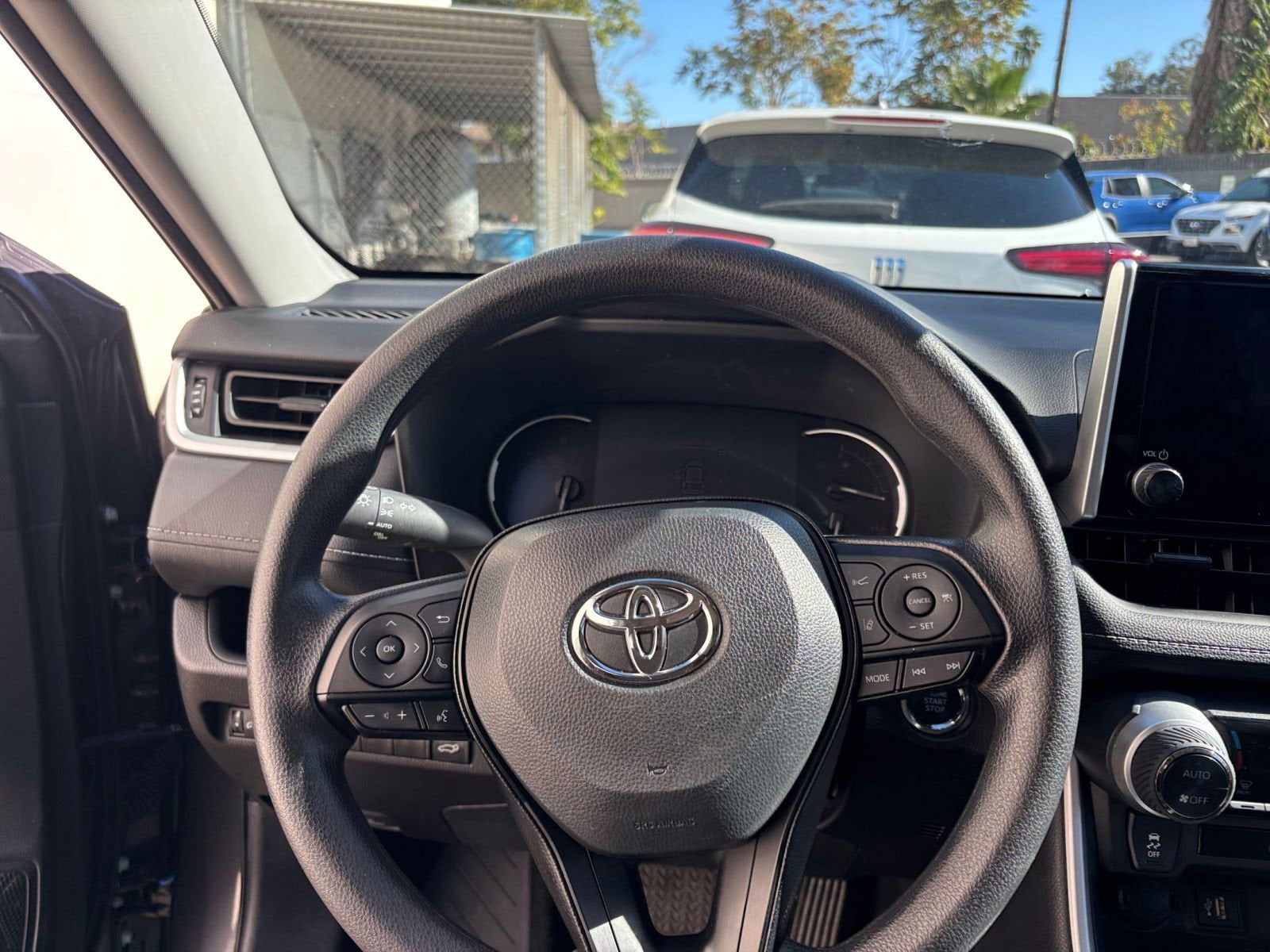 Thumbnail: 2025 Toyota RAV4 - 34