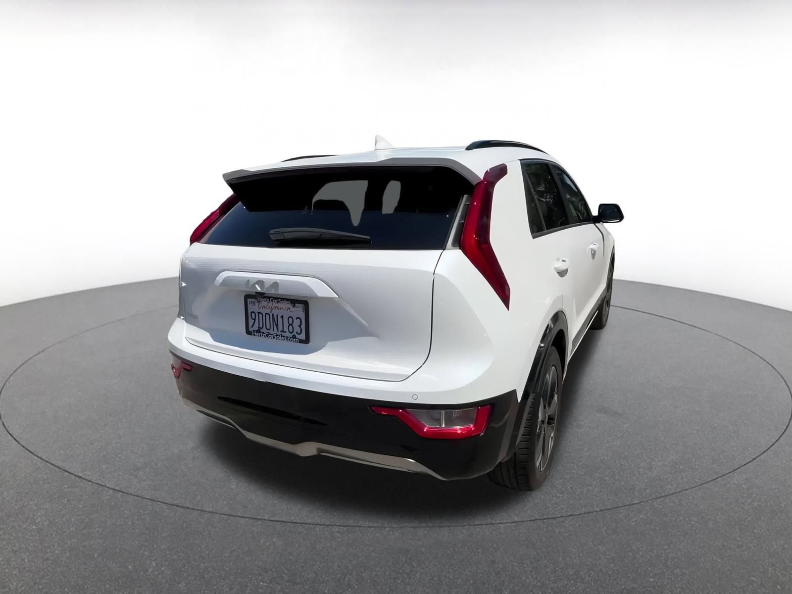 Thumbnail: 2023 Kia Niro - 13