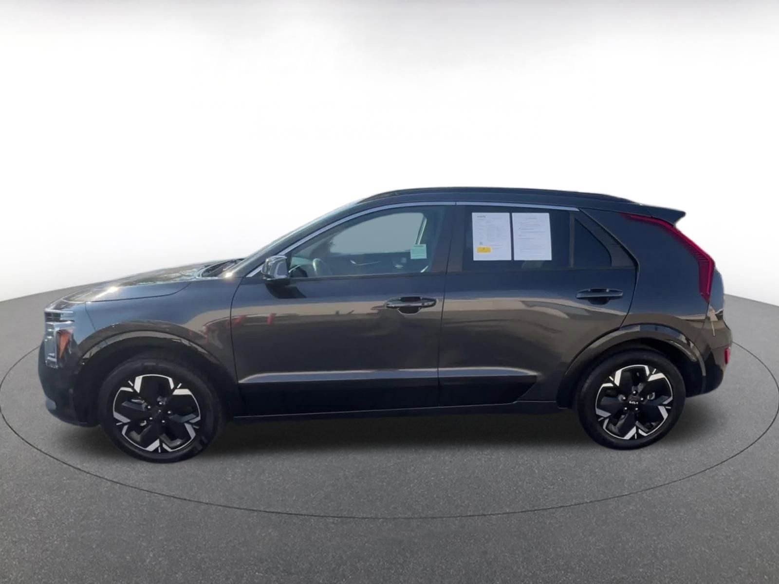 Thumbnail: 2023 Kia Niro - 8