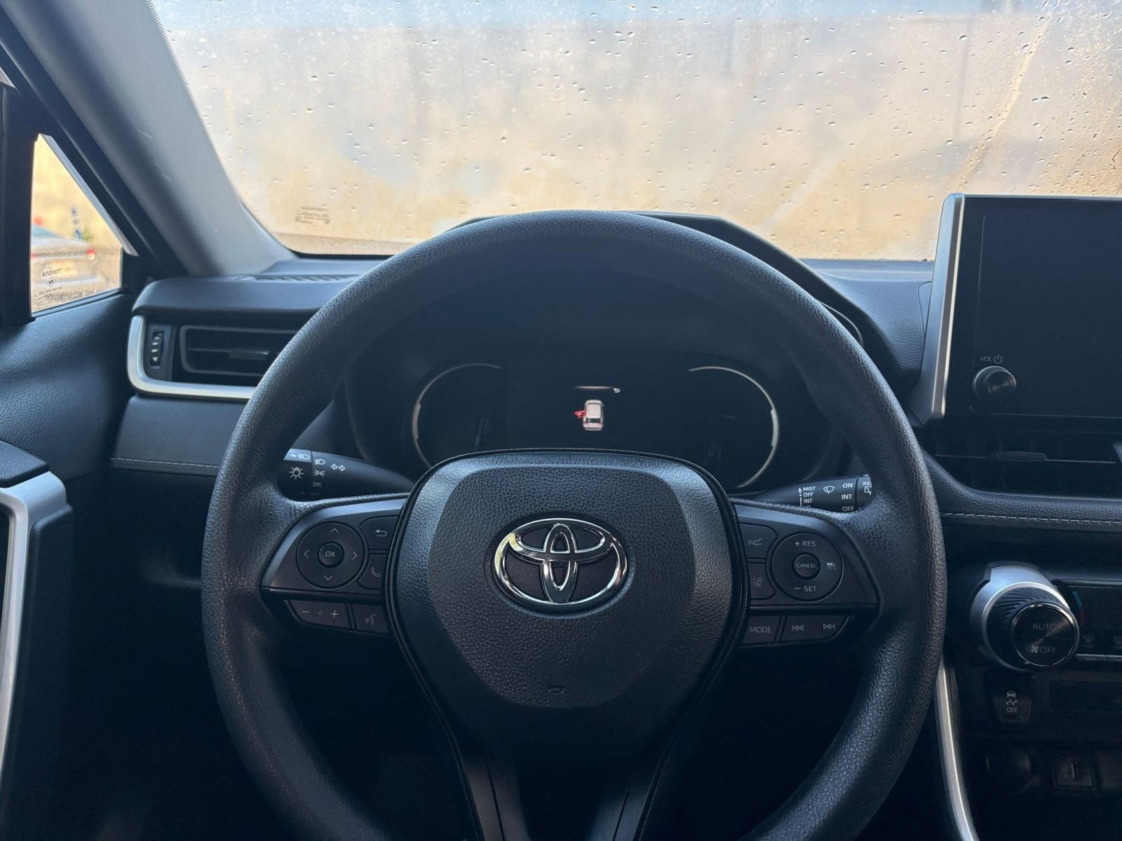 Thumbnail: 2025 Toyota RAV4 - 34