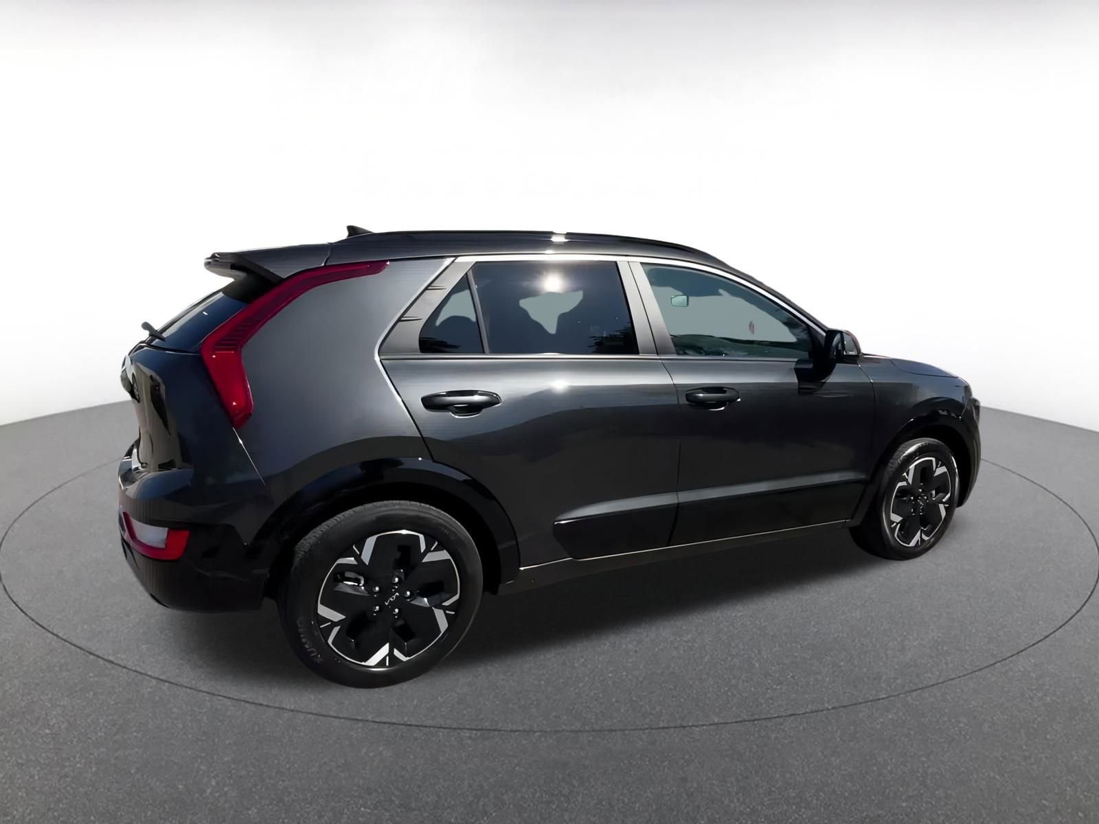 Thumbnail: 2023 Kia Niro - 15