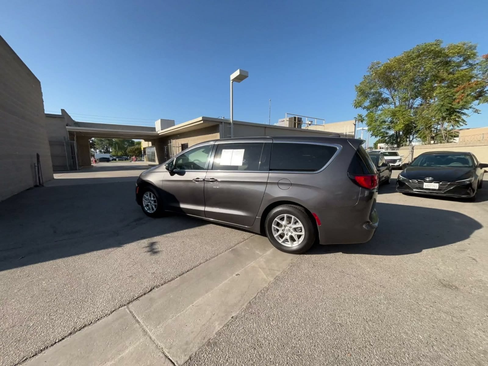 Thumbnail: 2023 Chrysler Voyager - 9