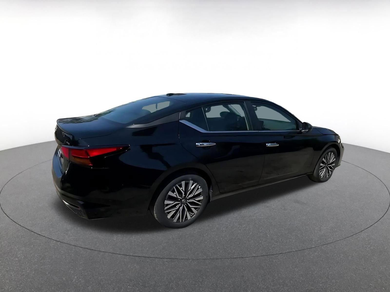 Thumbnail: 2025 Nissan Altima - 15