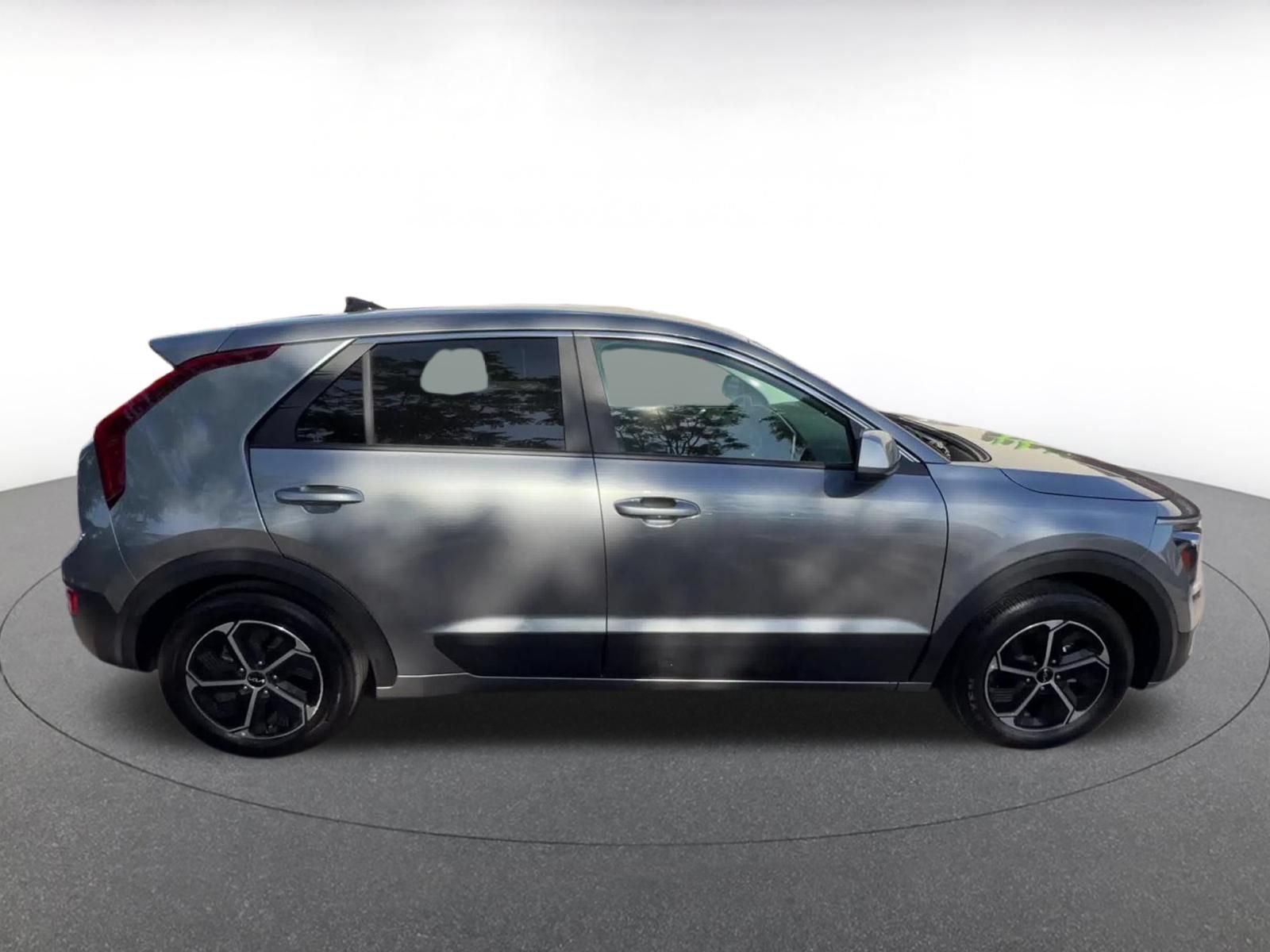 Thumbnail: 2026 Kia Niro - 16