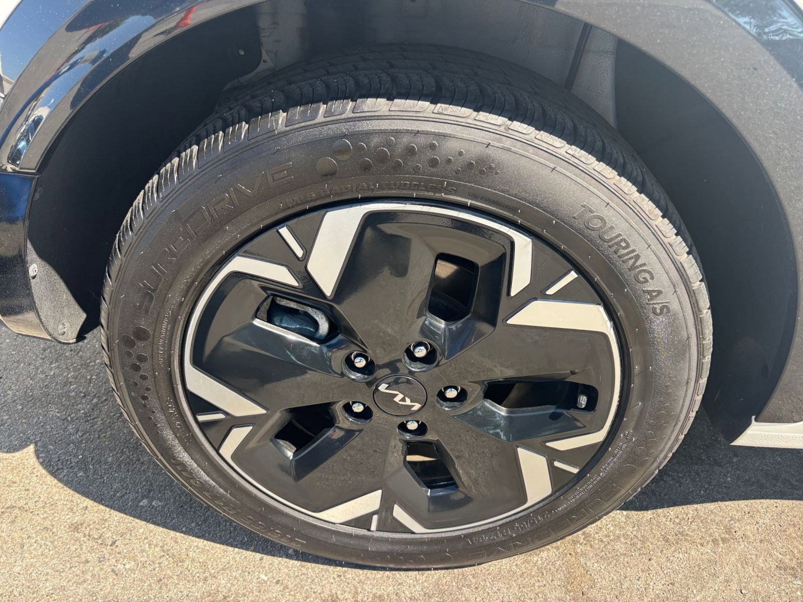 Thumbnail: 2023 Kia Niro - 34