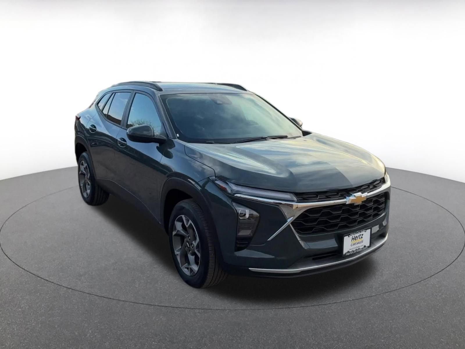 Thumbnail: 2025 Chevrolet Trax - 3