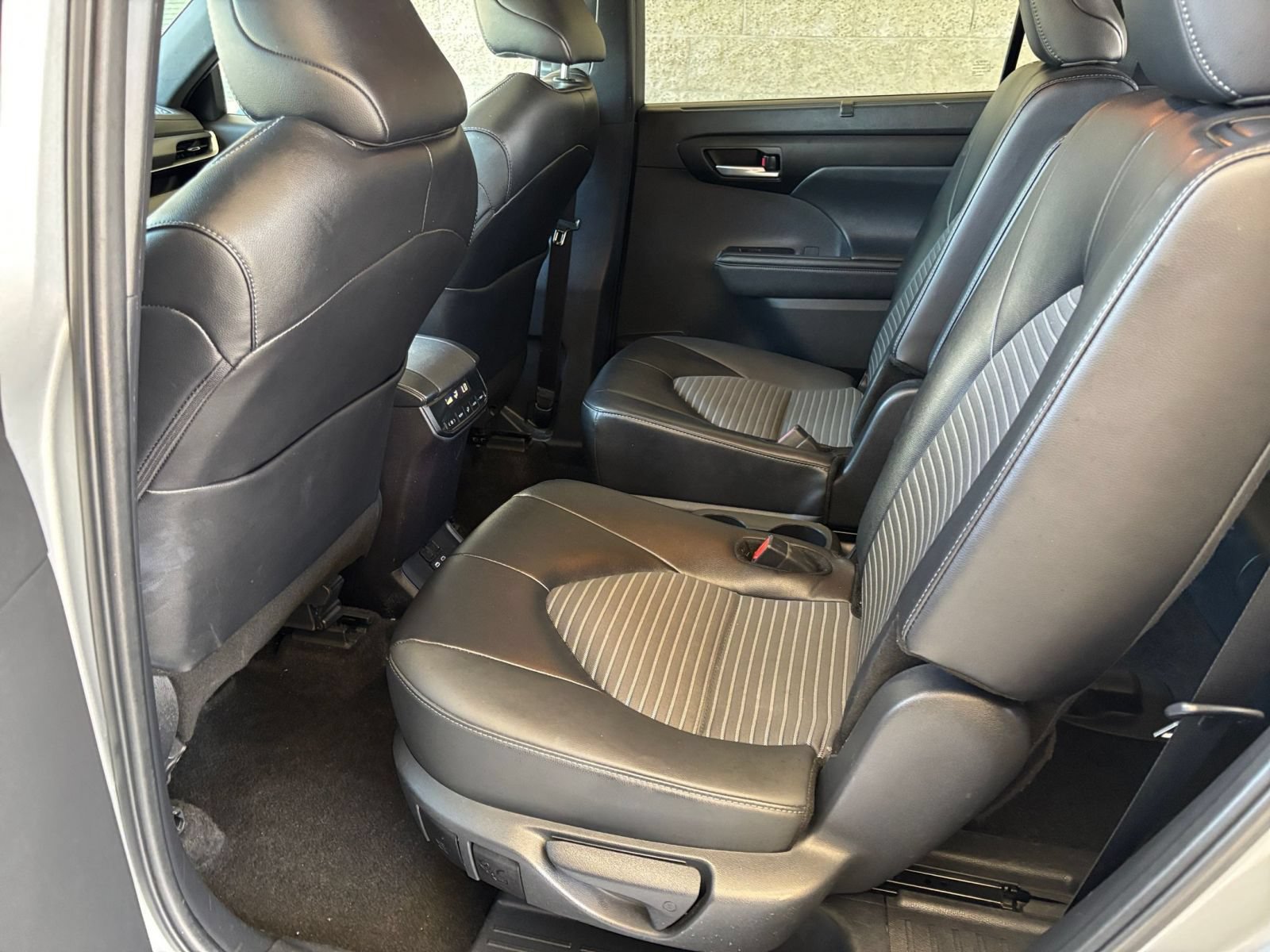 Thumbnail: 2025 Toyota Highlander - 27
